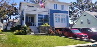 19 2nd Ave in Branford, CT - Building Photo