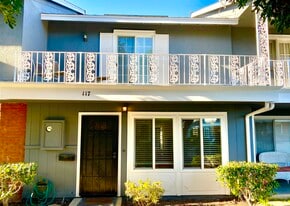 117 Lexington Ln, Unit 1 Room for Rent in Costa Mesa, CA - Building Photo