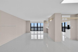 2333 Brickell Ave, Unit 1701 in Miami, FL - Building Photo - Building Photo