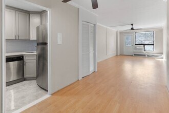 61-15 98th St in Queens, NY - Foto de edificio - Building Photo