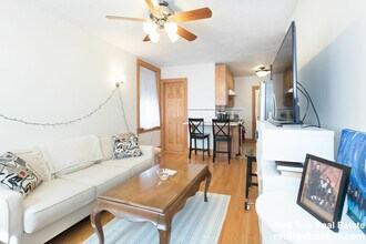 89 Myrtle St, Unit 4 in Boston, MA - Building Photo - Building Photo
