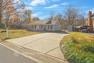 7410 Marlbrook Dr in Charlotte, NC - Foto de edificio - Building Photo