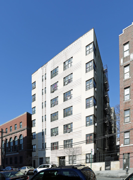 2557 Marion Ave in Bronx, NY - Building Photo