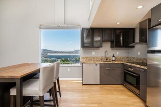 1250 Missouri St-Unit -301 in San Francisco, CA - Foto de edificio - Building Photo