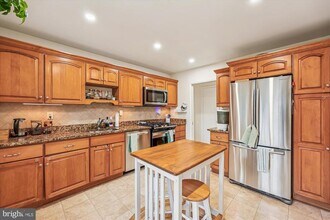 11712 Seven Locks Rd in Potomac, MD - Building Photo - Building Photo