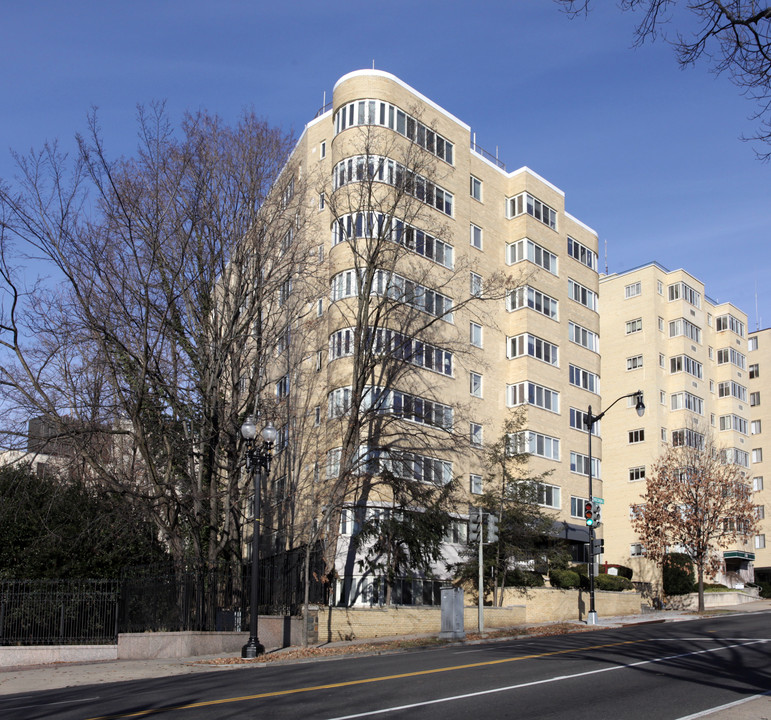 Highview Towers in Washington, DC - Building Photo