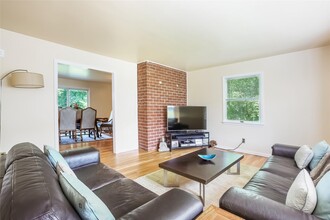 53 Clinton Ave in Rye, NY - Foto de edificio - Building Photo