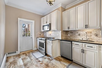 104 Oak St in Weehawken, NJ - Building Photo - Building Photo