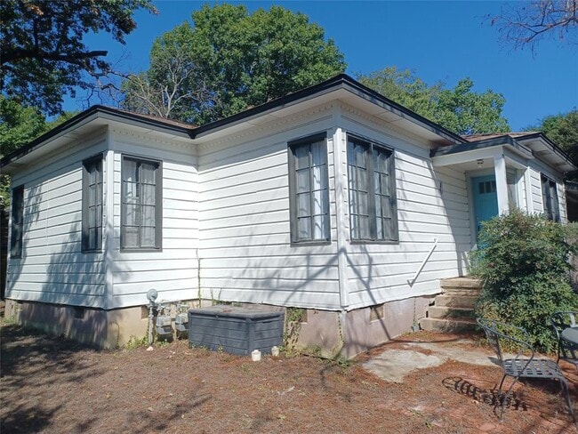 property at 2808 Windsor Rd