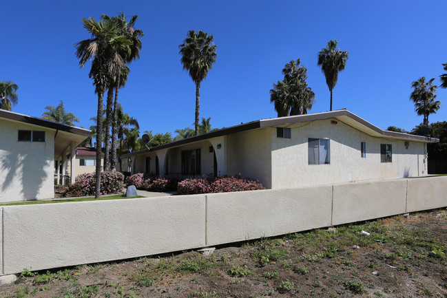 617-623 W California Ave in Vista, CA - Building Photo - Building Photo