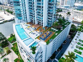 92 SW 3rd St, Unit 704 in Miami, FL - Building Photo