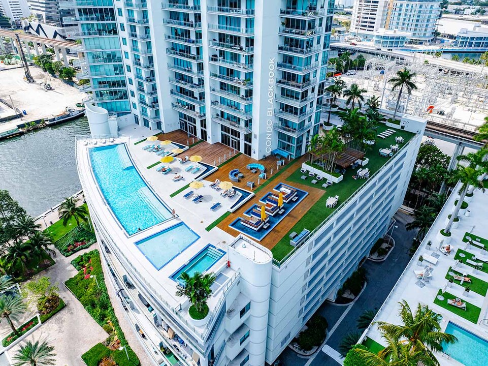 92 SW 3rd St, Unit 1403 in Miami, FL - Building Photo