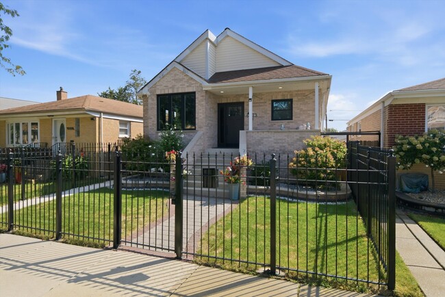 property at 4623 S Kilpatrick Ave
