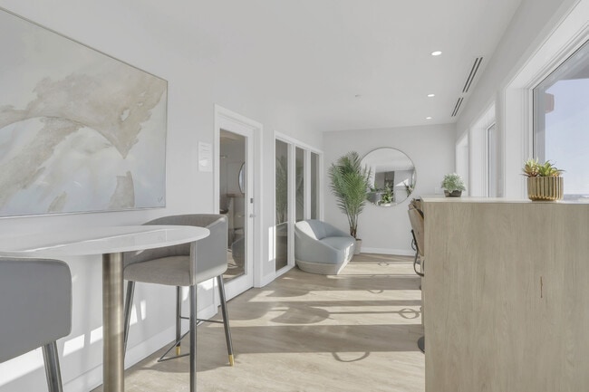 Urban West in Pointe-claire, QC - Foto de edificio - Building Photo