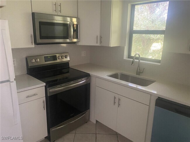 1460 Green Valley Cir in Naples, FL - Building Photo - Building Photo