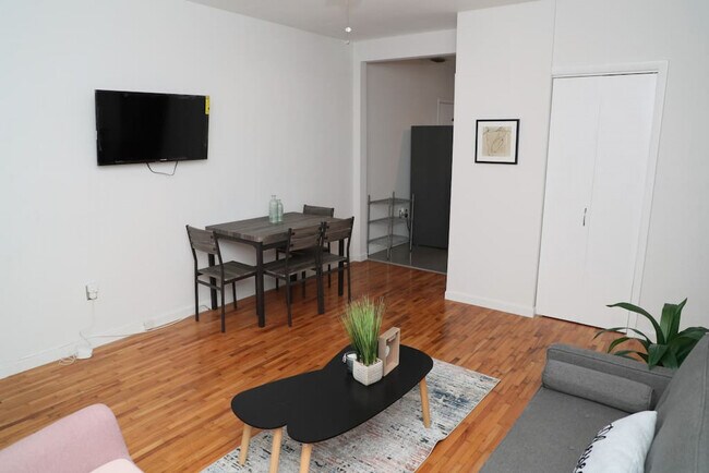 215 Antilla Ave in Coral Gables, FL - Building Photo - Building Photo