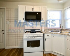 926 Searles Rd in Toledo, OH - Building Photo - Building Photo