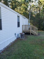 188 Dixon Rd in Holly Ridge, NC - Building Photo