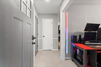 25818 Leafywood Dr in Spring, TX - Foto de edificio - Building Photo