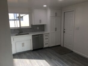 3526 W Tulare Ave in Visalia, CA - Building Photo - Building Photo