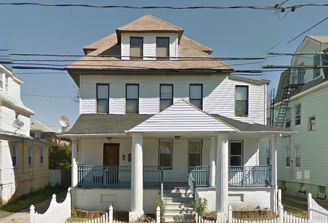 172 Beach 119th St in Rockaway Park, NY - Building Photo - Building Photo