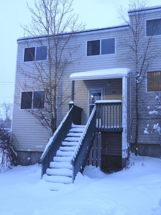 Lanky Court Townhomes in Yellowknife, NT - Building Photo