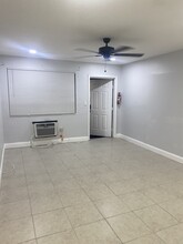 7631 Venetian St, Unit B in Miramar, FL - Building Photo - Building Photo