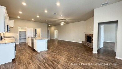 2006 Kenwood Ave in Lubbock, TX - Foto de edificio - Building Photo