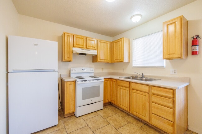 Taylor Ridge Apartments in Albuquerque, NM - Building Photo - Building Photo