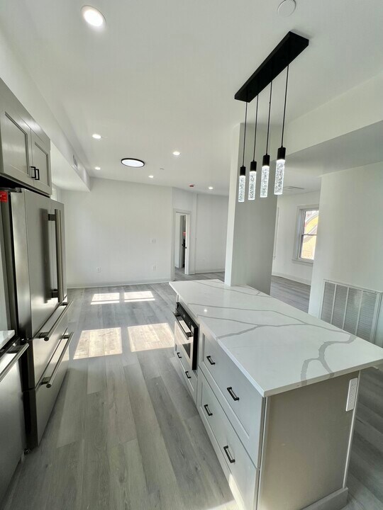 18 Dunreath St, Unit 1 in Boston, MA - Building Photo