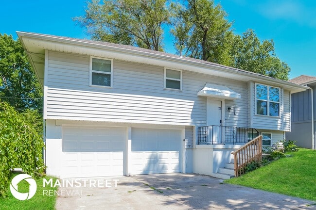 601 S Central St in Buckner, MO - Foto de edificio - Building Photo