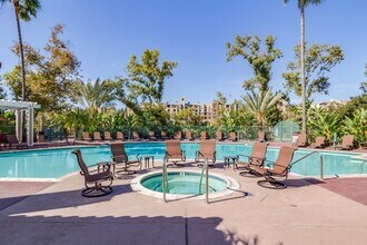 2250 Camino De La Reina in San Diego, CA - Building Photo - Building Photo