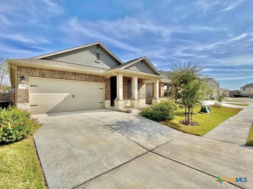 816 Alta Wy in Leander, TX - Foto de edificio
