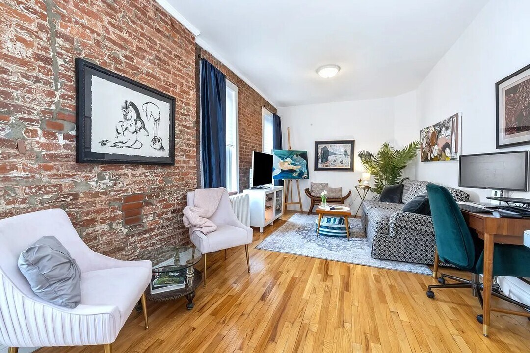 240 Sullivan St in New York, NY - Building Photo
