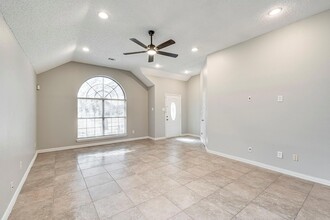 939 Blossomwood Ct, Unit 22-207 in Arlington, TX - Building Photo - Building Photo