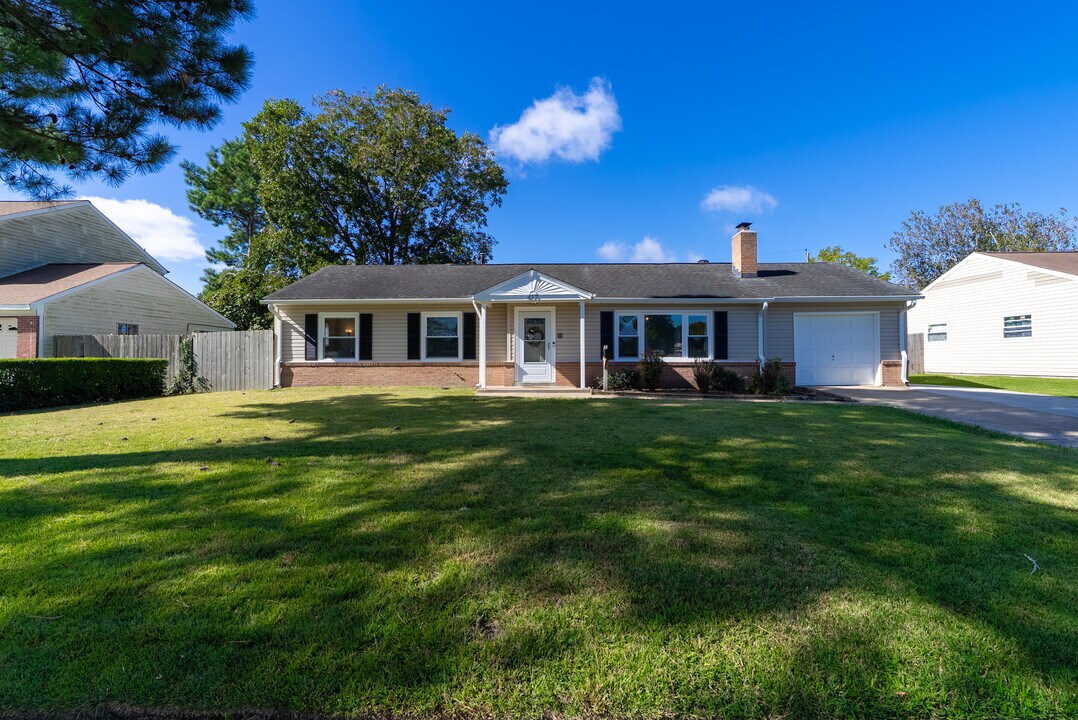 417 Schuyler Rd in Virginia Beach, VA - Building Photo