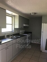 141 W Perry Ln in Englewood, FL - Building Photo - Building Photo