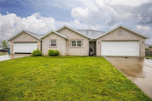 property at 4103 SW Chapelstone Ave