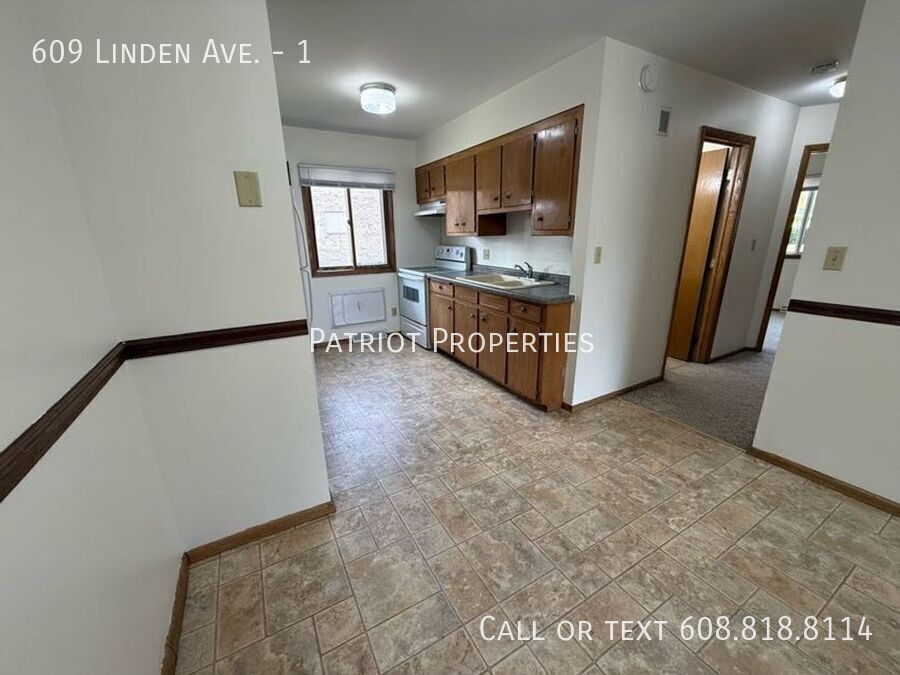 609 Linden Ave-Unit -1 in Hartford, WI - Building Photo