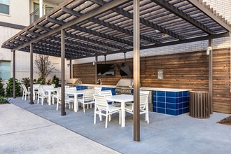 101 Center in Arlington, TX - Foto de edificio - Building Photo