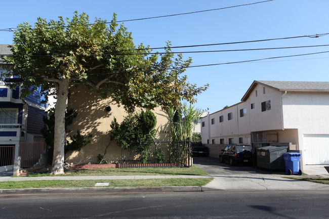 7244 Independence Ave in Canoga Park, CA - Building Photo - Building Photo