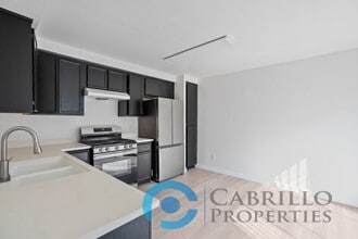 5067 La Cuenta Dr in San Diego, CA - Building Photo - Building Photo