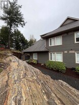 13 Tree Tops Ln in Huntsville, ON - Building Photo