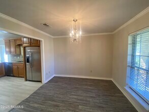 2437 Bernwood Dr in Baton Rouge, LA - Foto de edificio - Building Photo