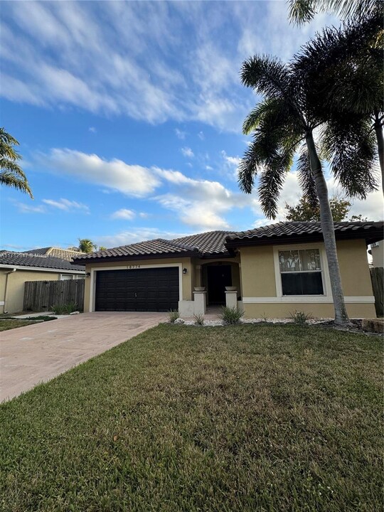 18774 NW 24th Pl in Pembroke Pines, FL - Building Photo