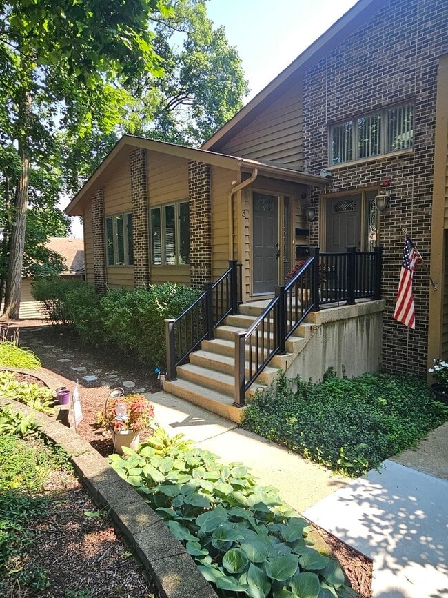 property at 426 S 4th St