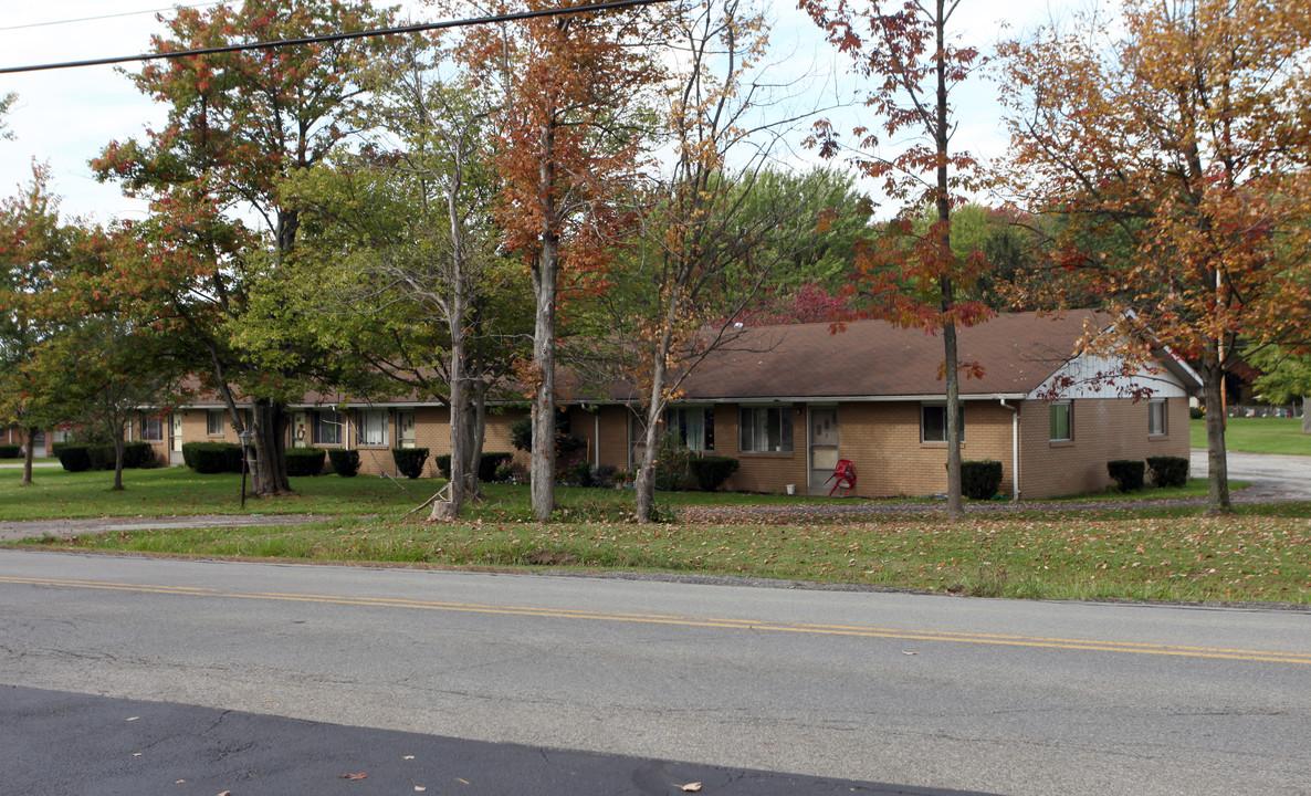 481-495 Charlotte Ave in Hermitage, PA - Building Photo