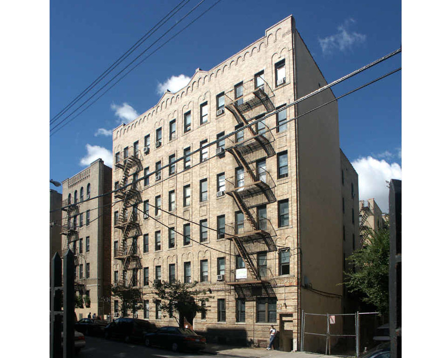 1075 Nelson Ave in Bronx, NY - Building Photo