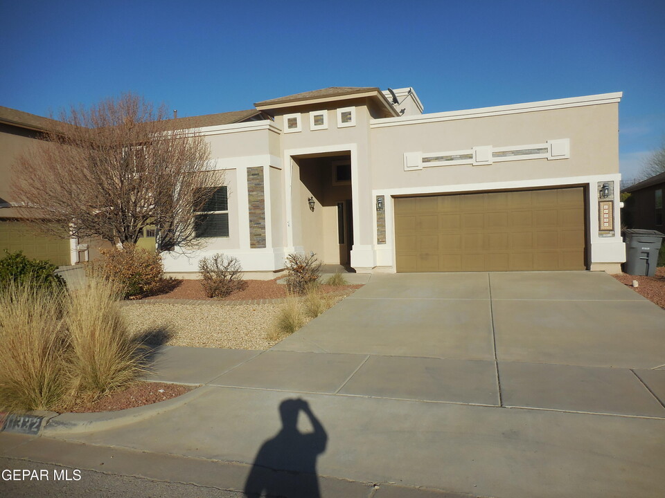 11332 Blue Barrel St in El Paso, TX - Building Photo