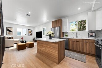 1376 Edgecliffe Dr in Los Angeles, CA - Building Photo - Building Photo